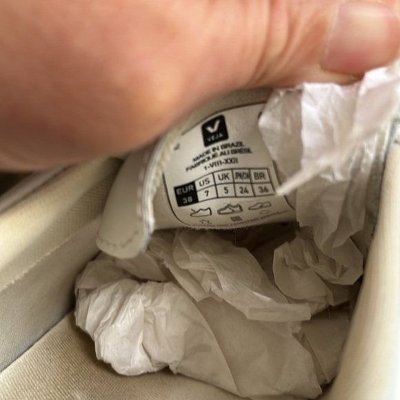 Good condition Veja sneakers with pink suede. Size 38/womens 7. - Picture 5 of 5